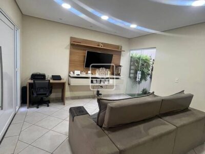 Casa à venda, R$ 800.000 Condomínio em Jacareí, SP